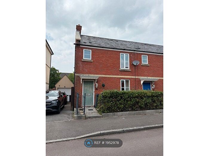 3 Bedroom Semi-Detached House To Rent In Elgar Close, Swindon, SN25