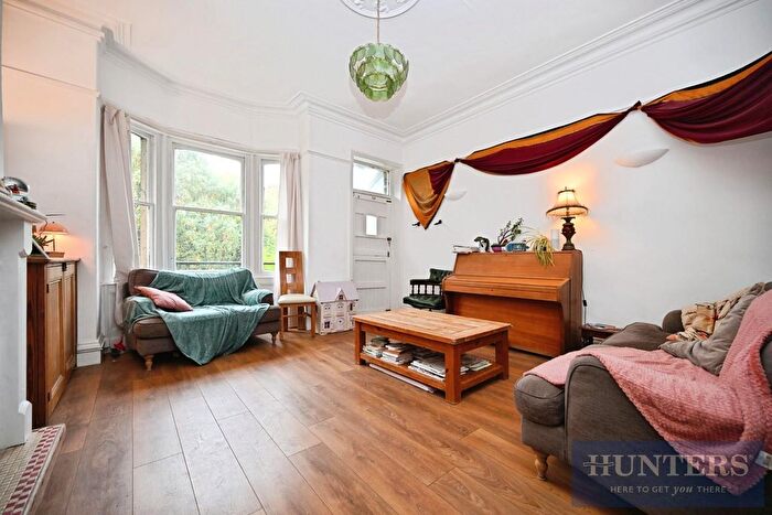 3 Bedroom Town House For Sale In Carrbottom Road, Greengates, Bradford, BD10