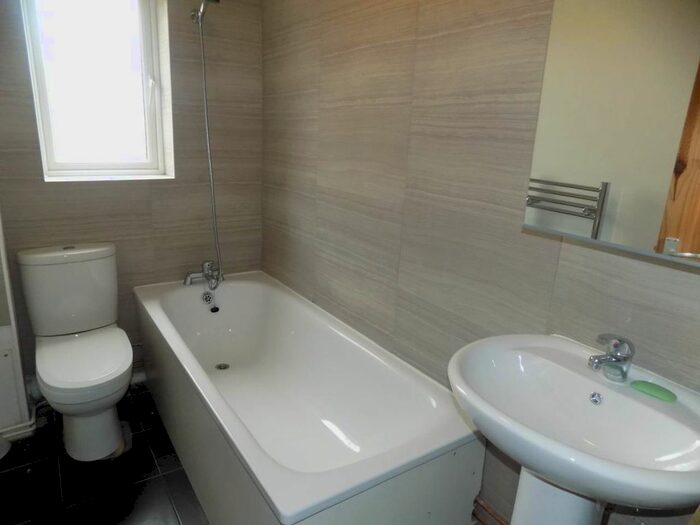 1 Bedroom Flat To Rent In Dehavilland Close, Northolt, Middlesex, UB5
