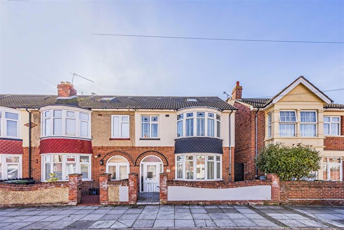4 Bedroom End Of Terrace House For Sale In Wesley Grove, Portsmouth, PO3