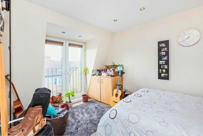 2 Bedroom Flat To Rent In Almeida Street, London, N1