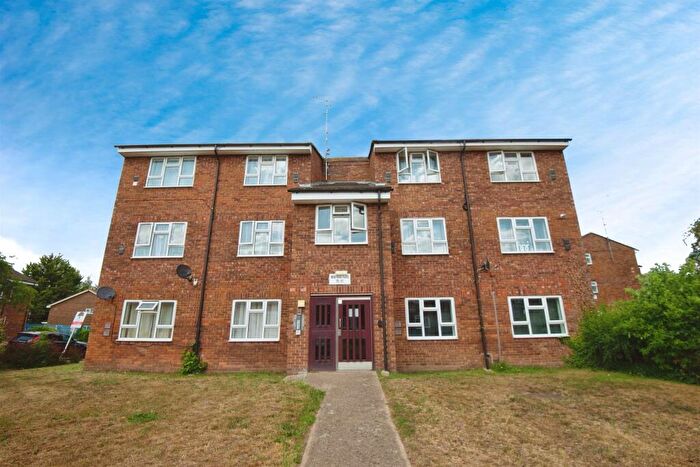 1 Bedroom Flat For Sale In New Road, Datchet, Slough, SL3
