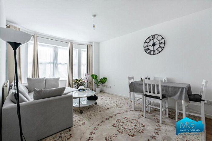 1 Bedroom Apartment To Rent In Riverside House, Holden Road, North Finchley, London, N12