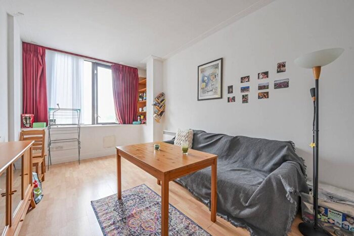 2 Bedroom Flat To Rent In Prescot Street, Aldgate, London, E1