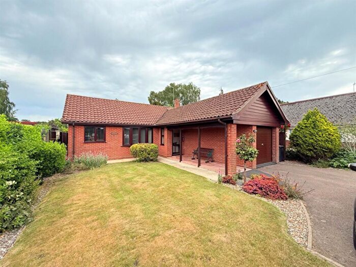 3 Bedroom Detached Bungalow For Sale In Main Road, Ormesby, NR29
