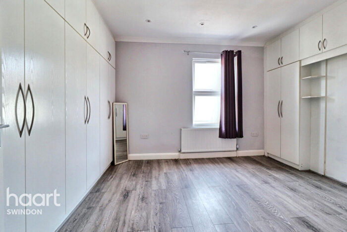 3 Bedroom Terraced House For Sale In Albion Street, Swindon, SN1