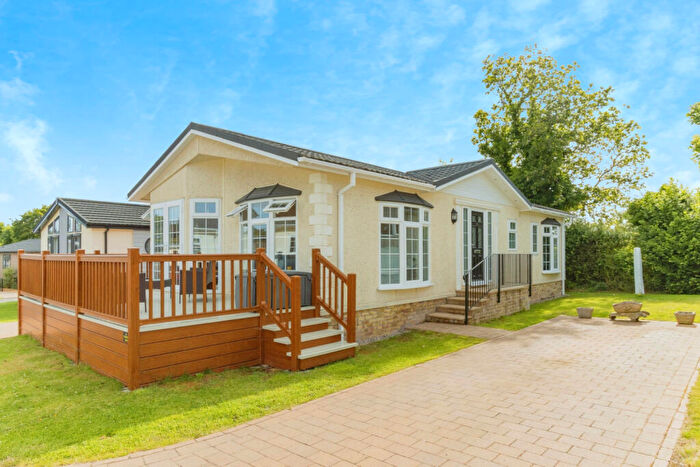 2 Bedroom Park Home For Sale In Saltash, Cornwall, PL12