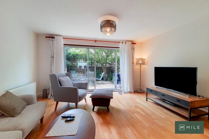 2 Bedroom Mews To Rent In Shirland Mews, London, W9