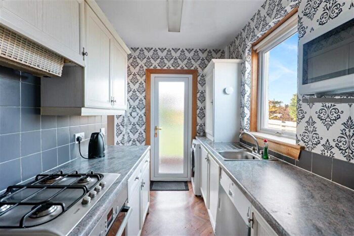 2 Bedroom Semi-Detached House For Sale In Vardar Avenue, Clarkston, G76