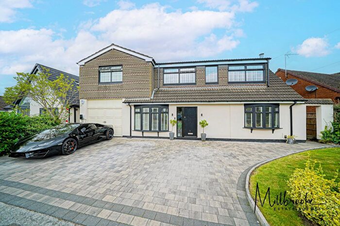 4 Bedroom Detached House For Sale In Cotswold Avenue, Lowton, WA3
