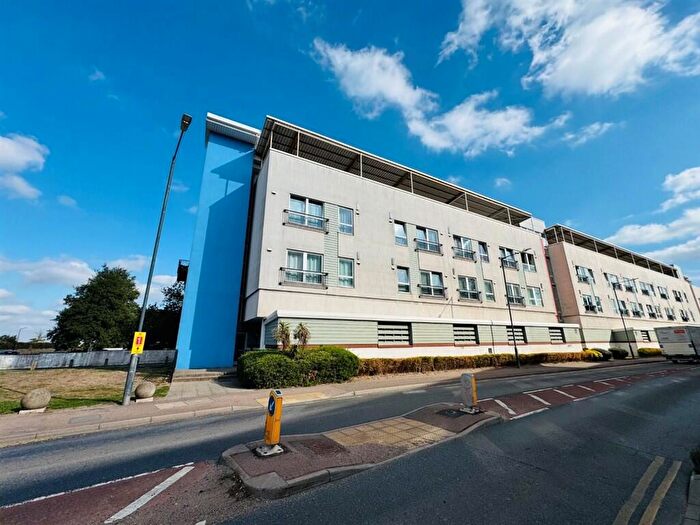 2 Bedroom Flat For Sale In Canal Road, Gravesend, DA12