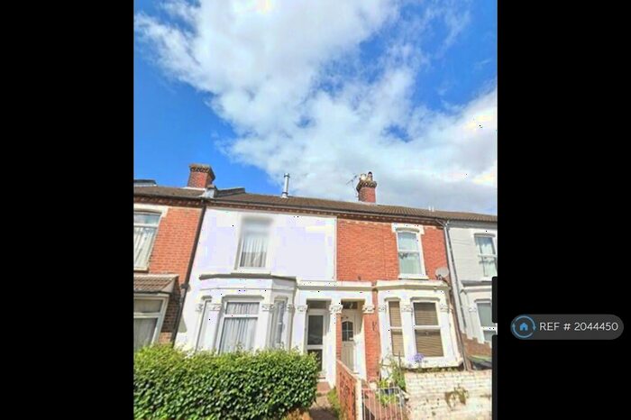3 Bedroom Terraced House To Rent In Avenue Road, Gosport, PO12