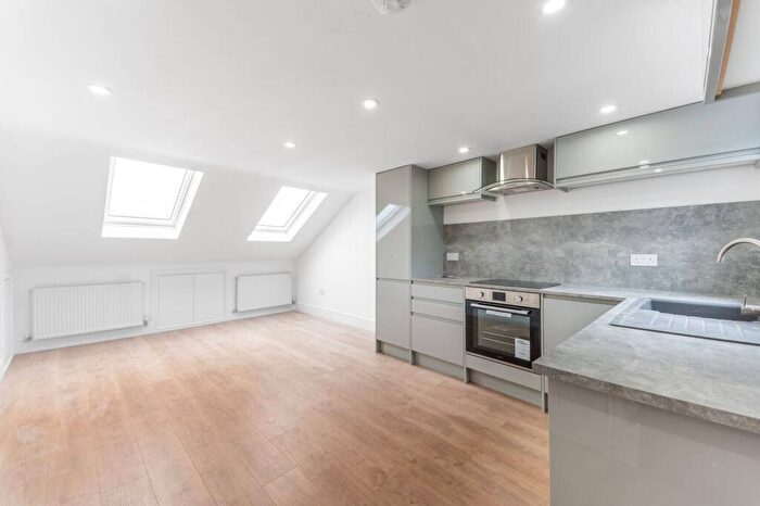 3 Bedroom Flat To Rent In Wells House Road, North Acton, London, NW10