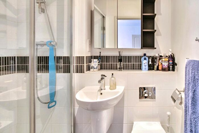 2 Bedroom Flat For Sale In Garrett House, Swindon, Wiltshire, SN2