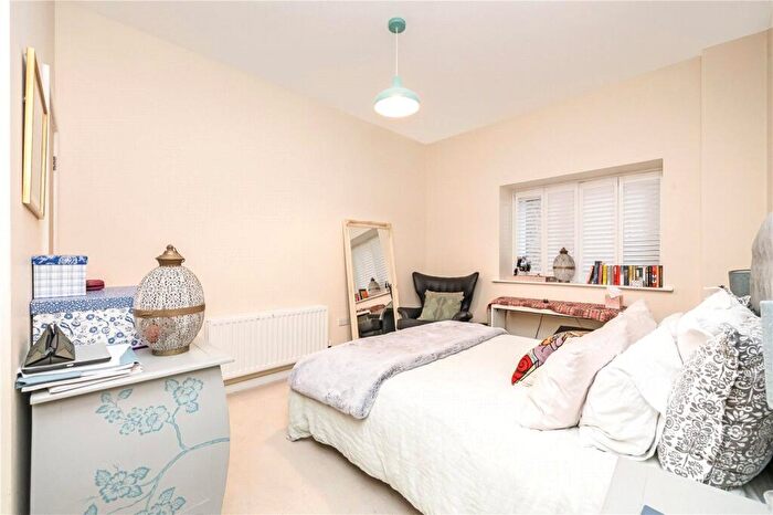 2 Bedroom Apartment To Rent In Glengall Road, London, NW6