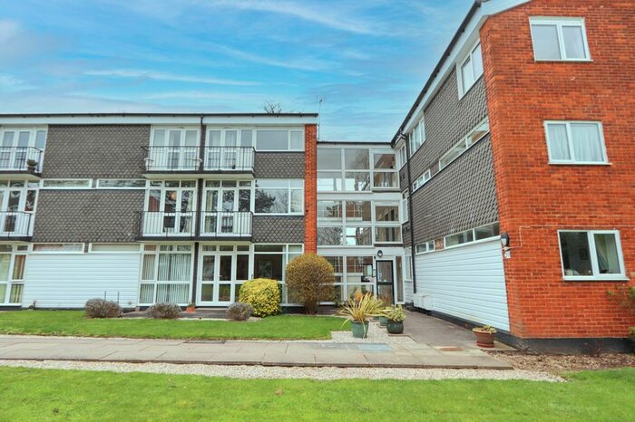 2 Bedroom Flat To Rent In Hartland Road, Epping, CM16