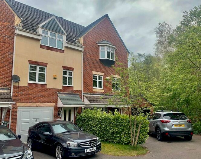 3 Bedroom Town House To Rent In Quartz Avenue, Mansfield, NG18