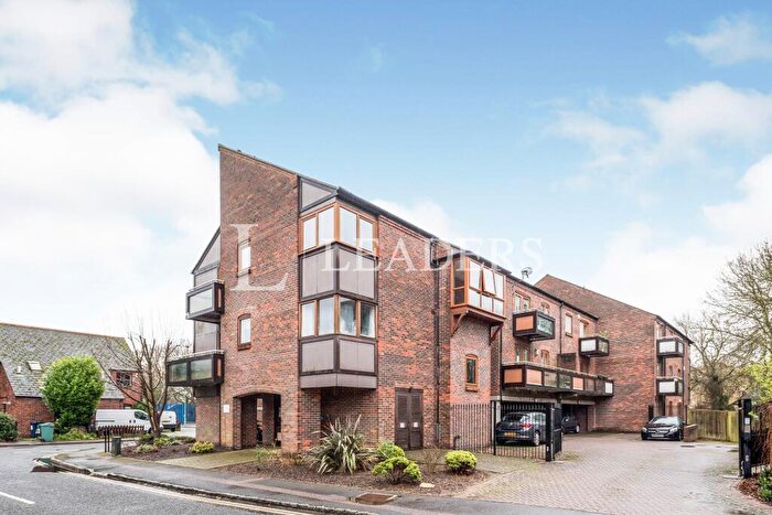 2 Bedroom Apartment To Rent In River Court, Trinity Street, OX1