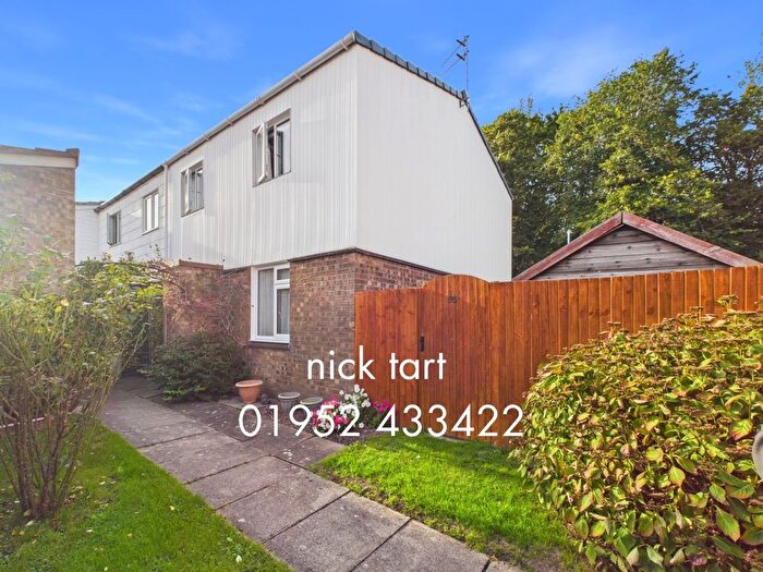 3 Bedroom End Of Terrace House For Sale In Chiltern Gardens Dawley, Telford, TF4