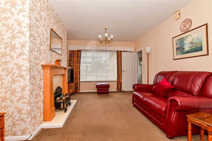 3 Bedroom Semi-detached Bungalow For Sale In Rylands Road, Kennington, Ashford, Kent, TN24