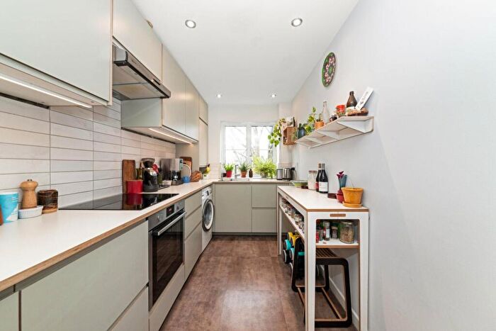 1 Bedroom Apartment For Sale In Overhill Road, East Dulwich, London, SE22