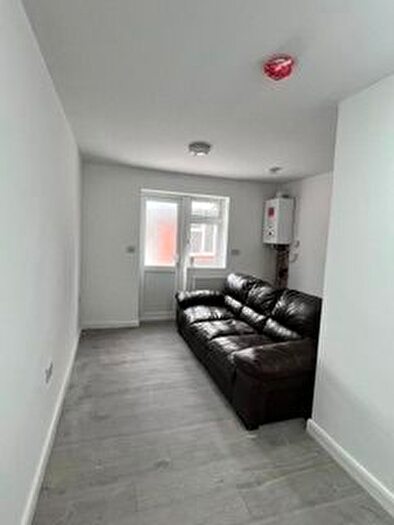 2 Bedroom Flat To Rent In Western Road, Southall, UB2