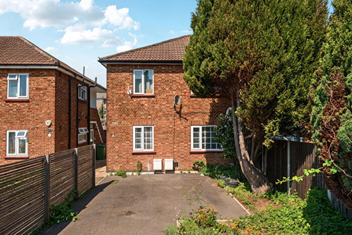 2 Bedroom Apartment For Sale In Southend Lane, London, SE6