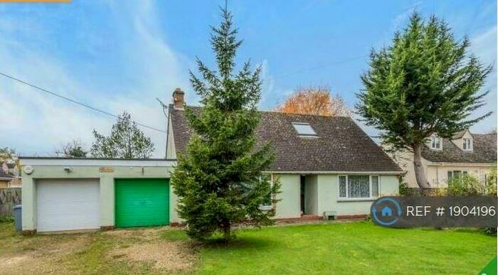 4 Bedroom Detached House To Rent In Swinbrook Road, Carterton, OX18