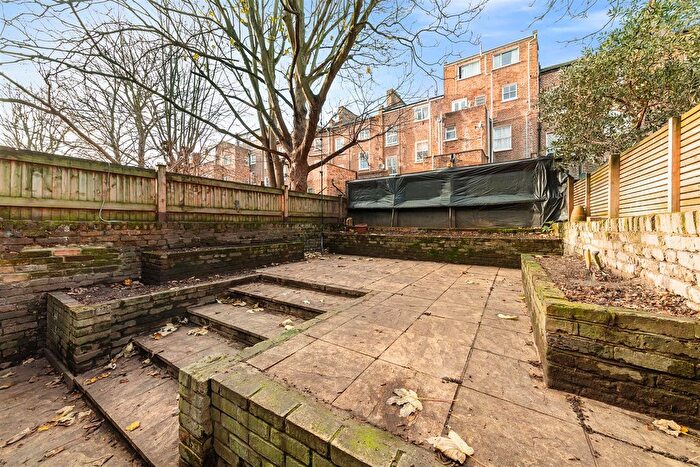 2 Bedroom Flat To Rent In Coningham Road, London, W12