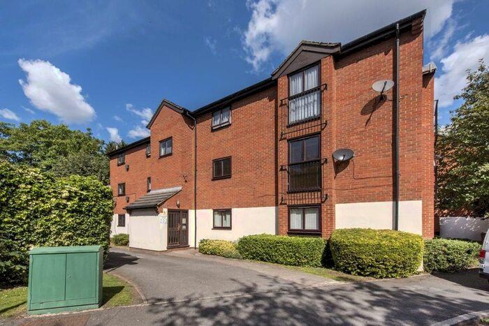 2 Bedroom Flat To Rent In Wheatley Close, London, NW4