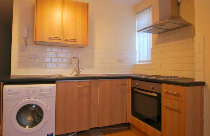 1 Bedroom Flat To Rent In Pen Y Lan Road, Roath, CF24