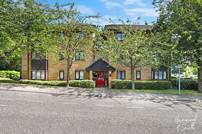 2 Bedroom Flat To Rent In Woodland Grove, Epping, CM16