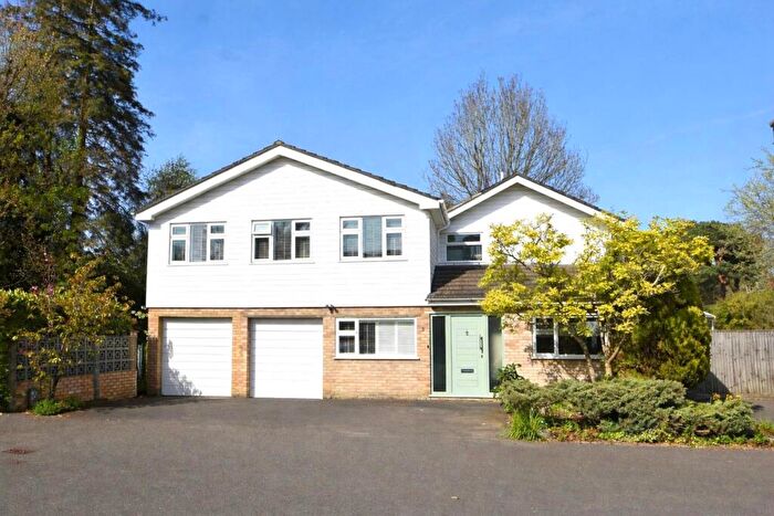 6 Bedroom Detached House For Sale In Ardesley Wood, Weybridge, KT13