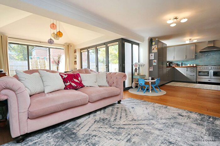 4 Bedroom Detached House For Sale In Knowle Avenue, Knowle, PO17