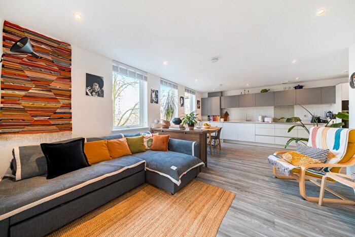 2 Bedroom Flat For Sale In Beaumont Road, London, SW19