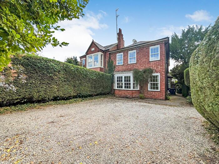 5 Bedroom Semi-Detached House For Sale In Hillmorton Road, Rugby, CV22