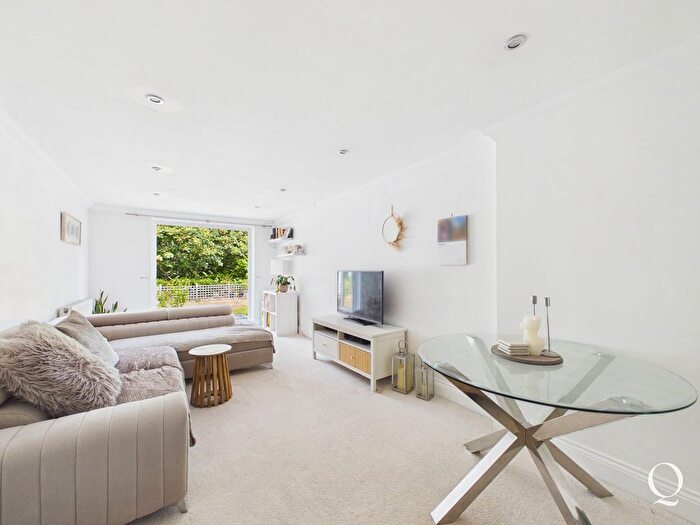 2 Bedroom Flat For Sale In Studland Road, Alum Chine, BH4