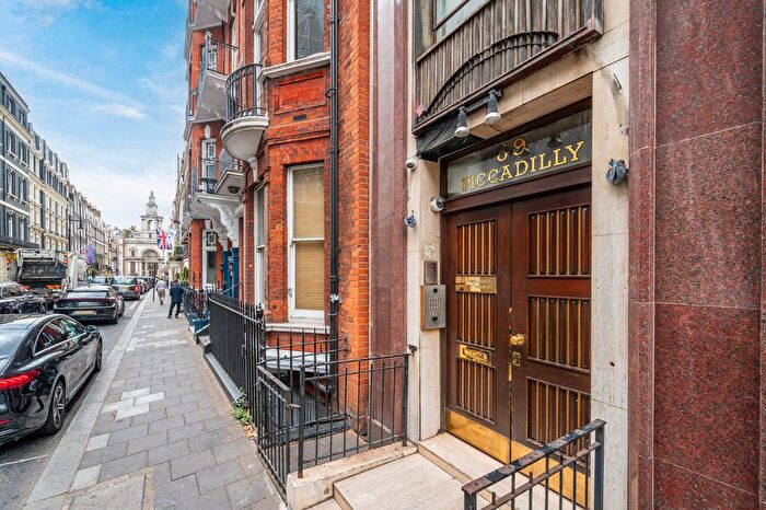 2 Bedroom Flat To Rent In Piccadilly, Mayfair, London, W1J