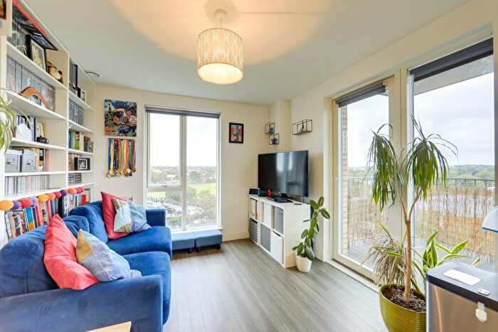 2 Bedroom Flat To Rent In Adenmore Road, Catford, London, SE6