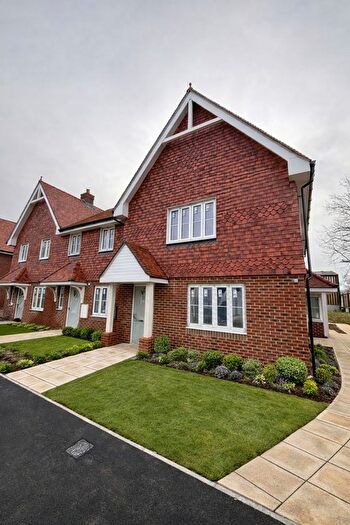 1 Bedroom Flat For Sale In Sumners Field, Chapel Road, RH13