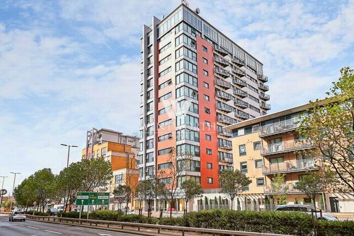 2 Bedroom Flat To Rent In Eastern Avenue, Ilford, IG2