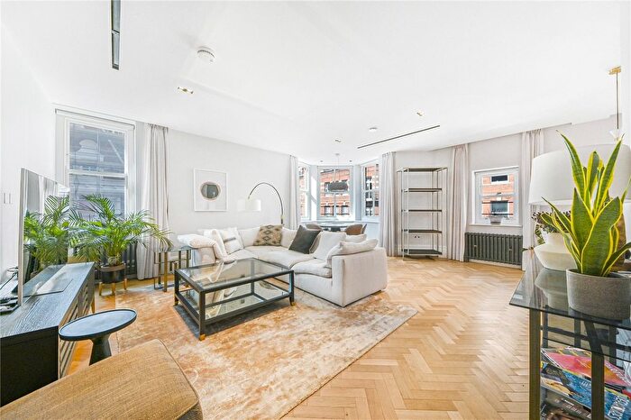3 Bedroom Flat To Rent In Kensington Court, Kensington, London, W8