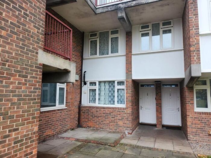 3 Bedroom Maisonette To Rent In Bentham Walk, London, NW10