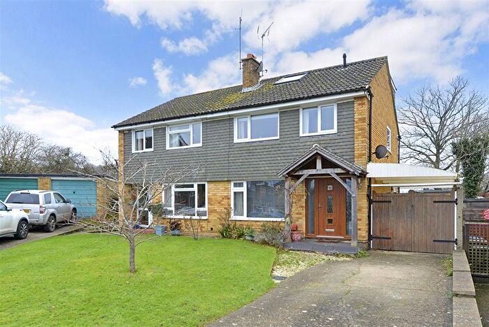 4 Bedroom Property To Rent In Dukes Close, Cranleigh, Surrey, GU6