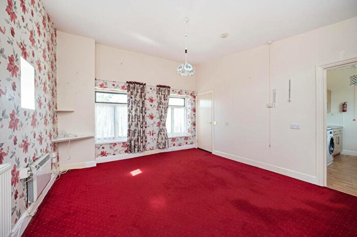 2 Bedroom Flat For Sale In Church Road, Leyton, London, E10