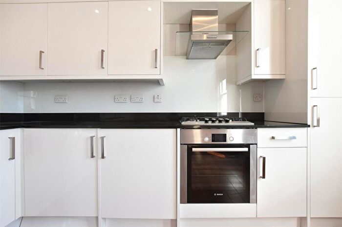 1 Bedroom Terraced House To Rent In Amhurst Road, London, E8