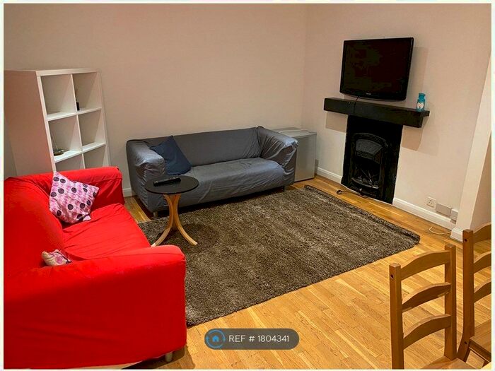 3 Bedroom Maisonette To Rent In Fenwick Place, London, SW9