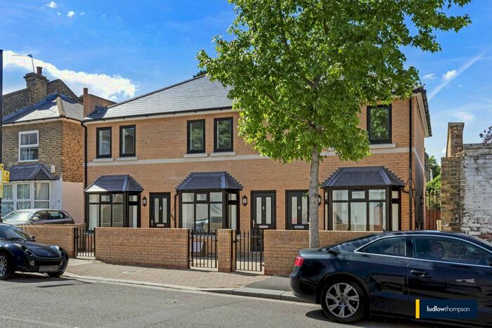 2 Bedroom Terraced House To Rent In Dunstans Road, London, SE22