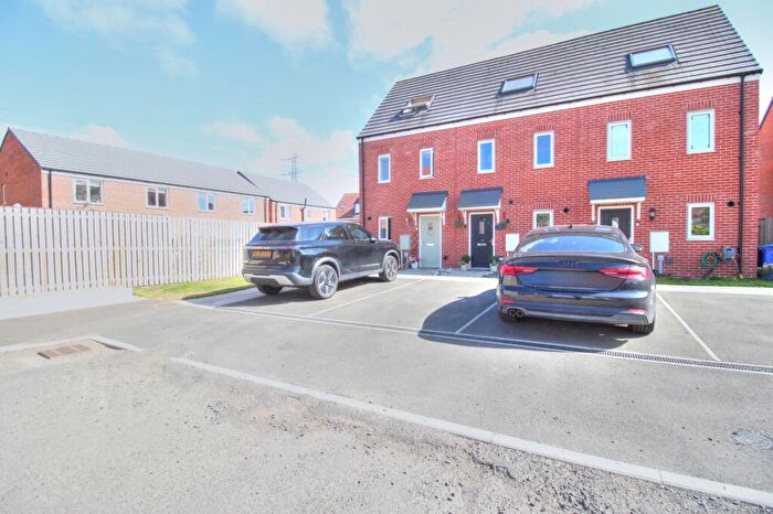 3 Bedroom End Of Terrace House For Sale In Woking Crescent, Cramlington, NE23