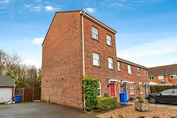 4 Bedroom End Terrace House For Sale In Agate Court, Sittingbourne, Kent, ME10